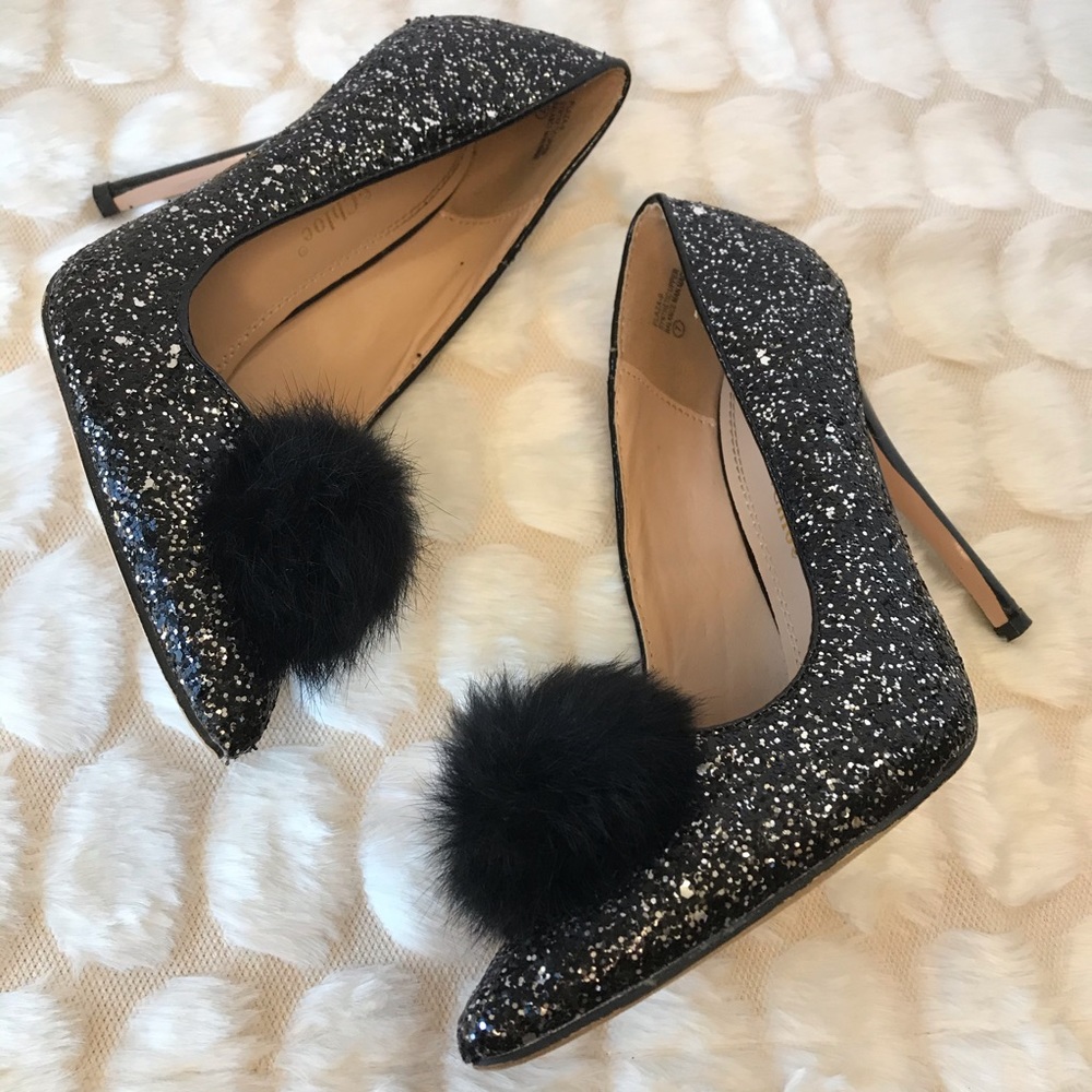 Sparkly black heels with fur Pom-Pom